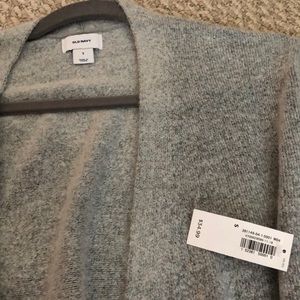 Long sleeved light gray soft sweater
